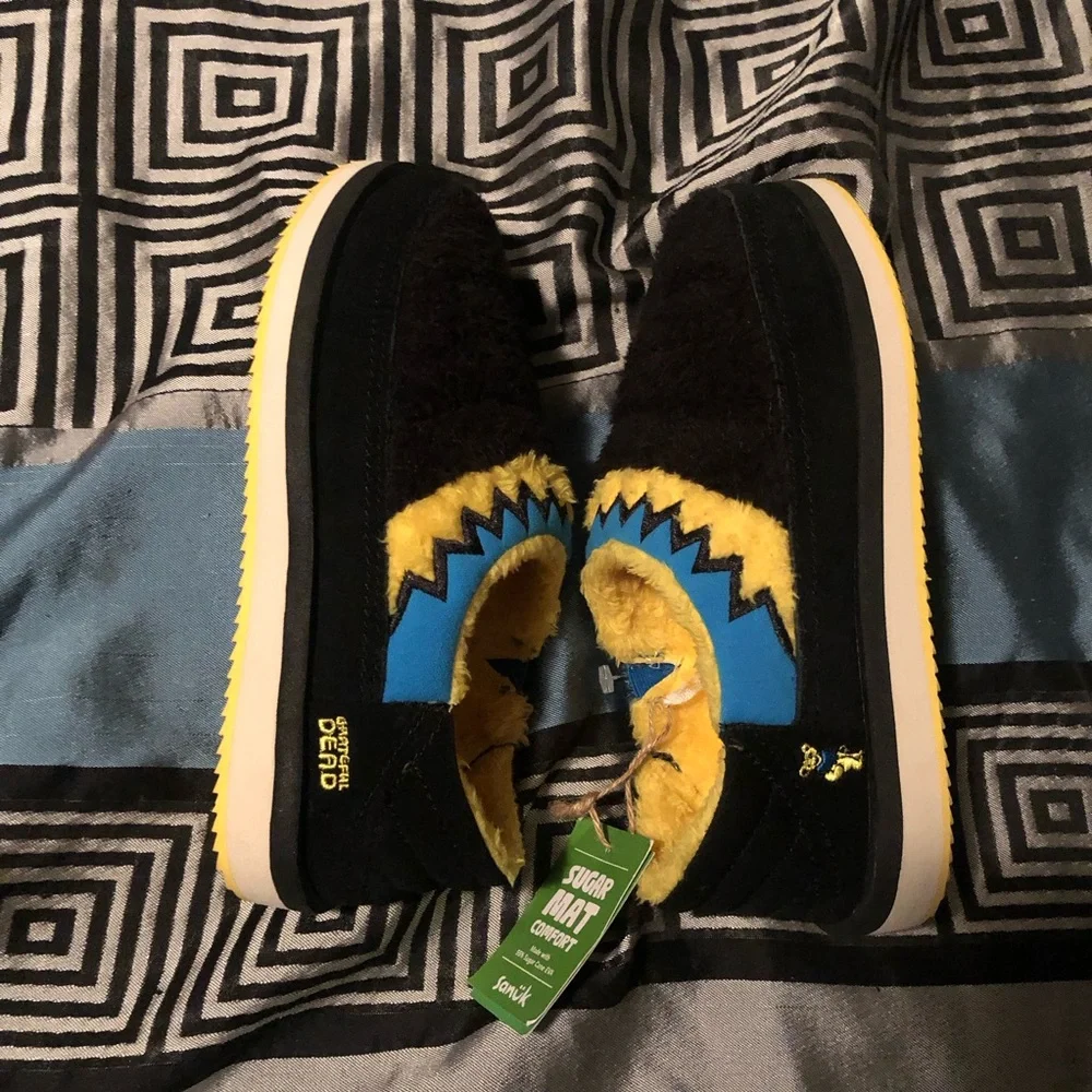 SANUK U PUFFY CHILLER LOW SM X GRATEFUL DEAD SHOE Sz 6 NWT Black Yellow